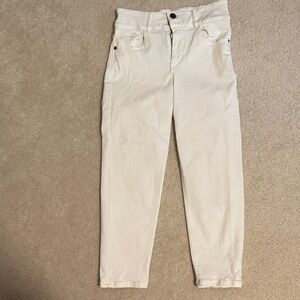 Alice and Olivia white capri jeans